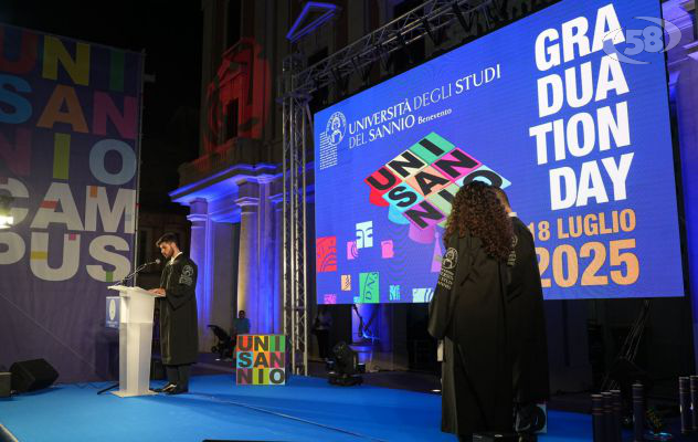 Graduation day, l'Unisannio festeggia i suoi 600 laureati. Canfora: "Costruite pace"