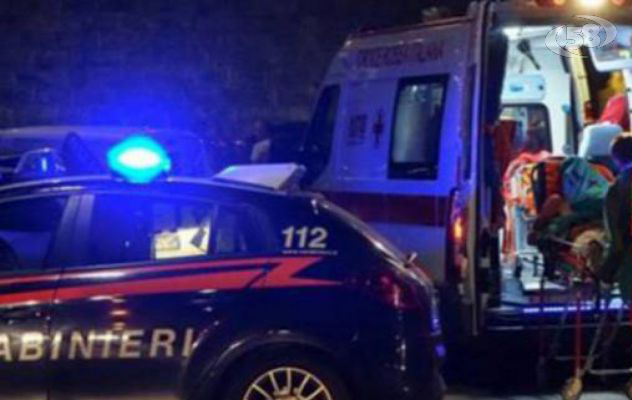 Imbraccia il fucile e lo punta contro i sanitari di un'ambulanza: 'Portate mio padre all'ospedale Policlinico', arrestato