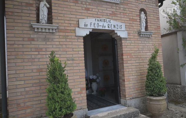 Le ceneri di Emilio Fede a Mirabella Eclano. La figlia Sveva: "Papà amava questa terra"