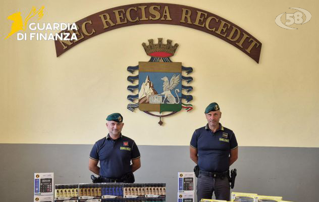 Prodotti contraffatti per la scuola e cosmetici pericolosi per la salute, maxi sequestro della Finanza di Napoli/VIDEO