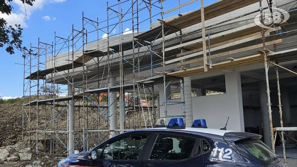 50enne ferito dal crollo di un ponteggio mobile