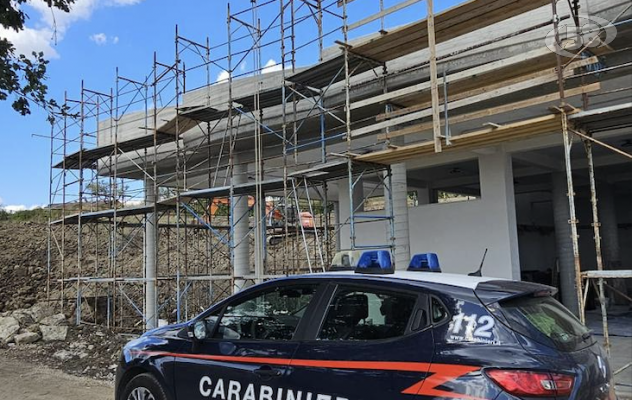 50enne ferito dal crollo di un ponteggio mobile