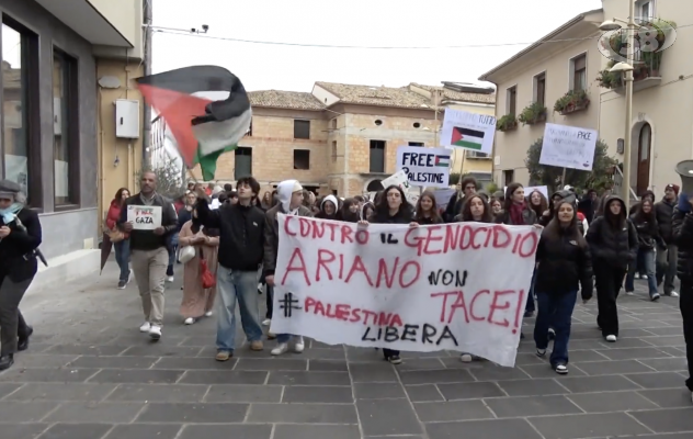 "Palestina libera", Ariano c'è. In piazza anche il Vescovo