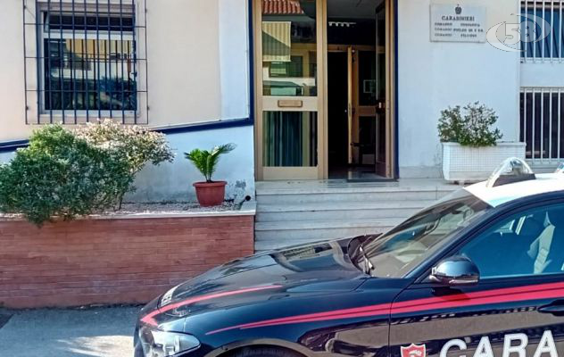Carabinieri denunciano un uomo per detenzione illegale di armi e munizion