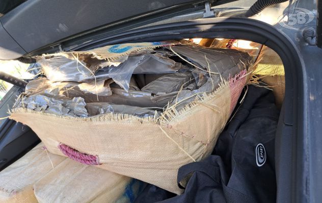 Beccato con 300 kg hashish, cocaina e metanfetamina
