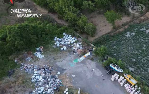 Discarica abusiva con rifiuti pericolosi, scovate anche parti di auto. Blitz dei Carabinieri del Noe/VIDEO
