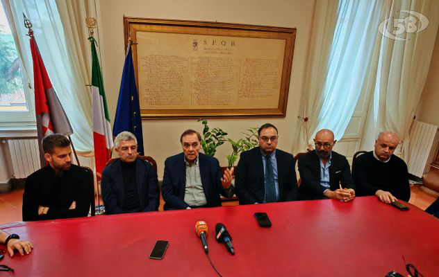 Terremoto, riunione al Comune con i dirigenti scolastici. Mastella: individuati i punti di ricovero in caso di necessità