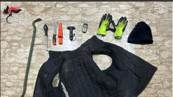 Ragazzo beccato con arnesi atti allo scasso, scovato dai Carabinieri finisce nei guai