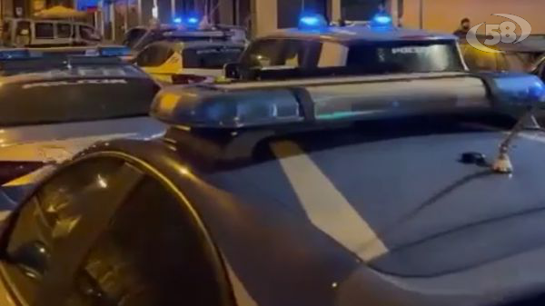  Denigra, offende e sputa addosso all'ex compagna davanti alla figlia, arrestato dalla Polizia