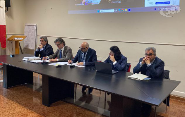 Irpiniambiente prova a rassicurare i sindaci: sit-in dei lavoratori