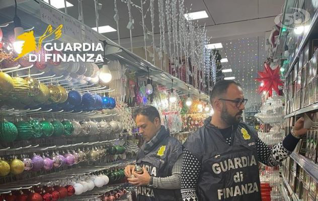 Giocattoli, addobbi natalizi non sicuri: maxi sanzione della Finanza di Benevento