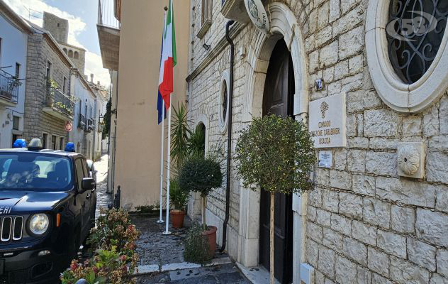 Distraggono il titolare di una gioielleria e rubano vari monili in oro, fermate e denunciate dai Carabinieri