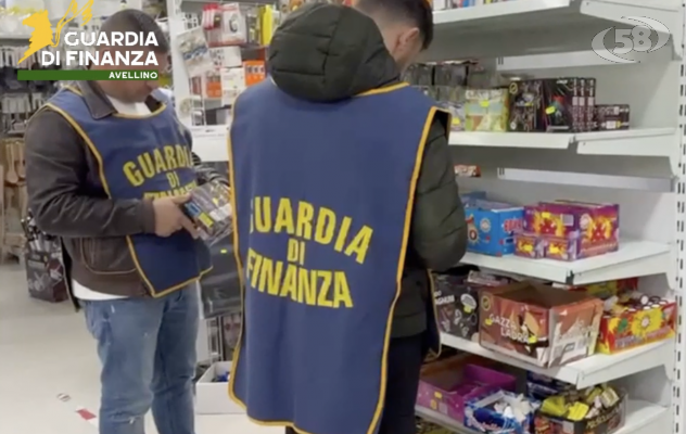 Finanza sequestra 100mila fuochi d'artificio detenuti illegalmente