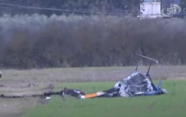 Precipita e prende fuoco un elicottero ultraleggero, tragico schianto