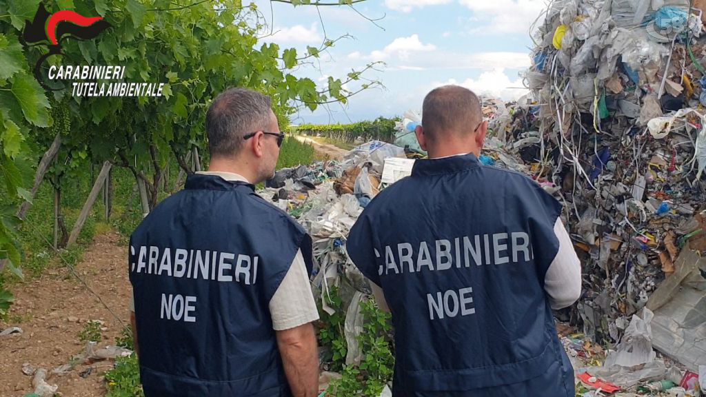 Traffico illecito di rifiuti, vasta operazione dei Carabinieri del Noe coordinata dalla Dda di Salerno/VIDEO