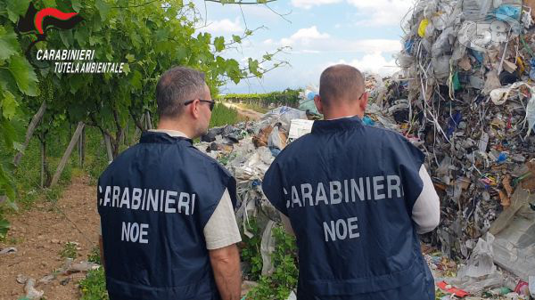 Traffico illecito di rifiuti, vasta operazione dei Carabinieri del Noe coordinata dalla Dda di Salerno/VIDEO