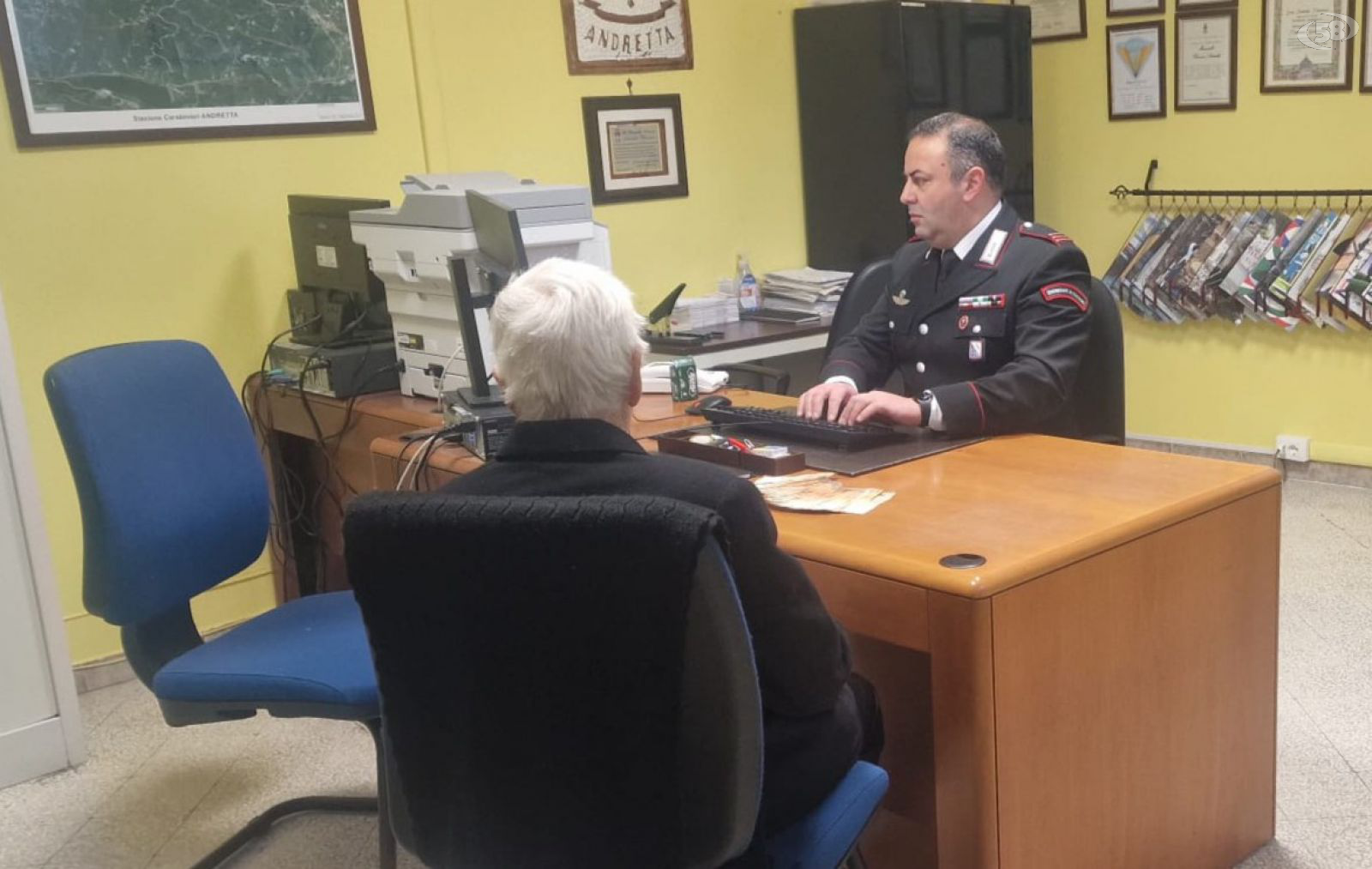 Carabinieri arrestano in flagranza il presunto responsabile e restituiscono 6000 euro all’anziana vittima