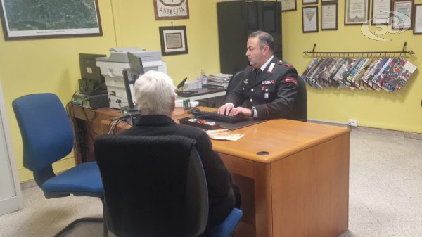 Carabinieri arrestano in flagranza il presunto responsabile e restituiscono 6000 euro all’anziana vittima
