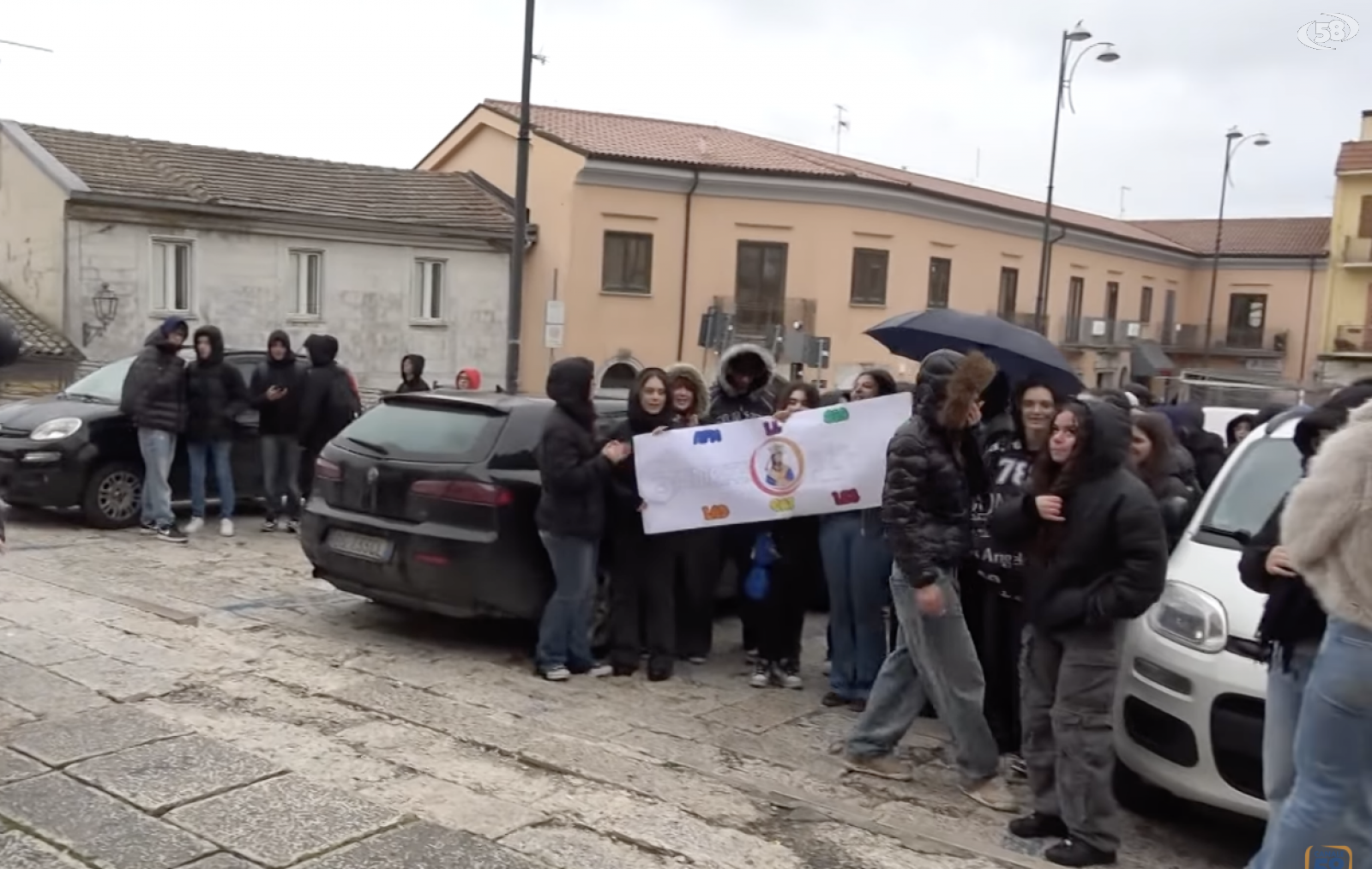 Ruggero II, i docenti: "Da Franza e Vallone comportamenti offensivi"