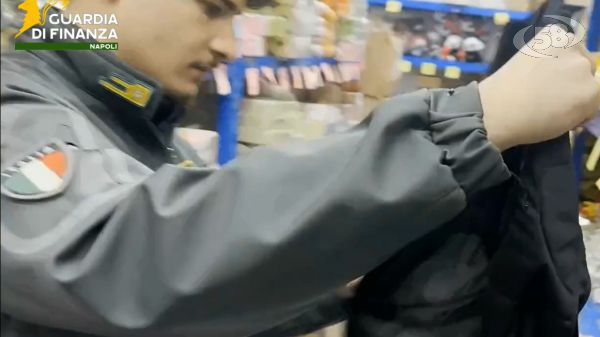 Maschere, articoli per Carnevale, blitz della Finanza di Napoli: maxi sequestro e sanzioni/VIDEO