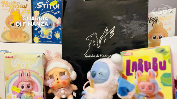 Blitz della Finanza di Benevento, sequestrati peluche Labubu contraffatti