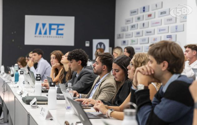 Dopo la laurea: 10 motivi per scegliere un master. La guida dell’ex studente, diventato top manager in soli cinque anni 