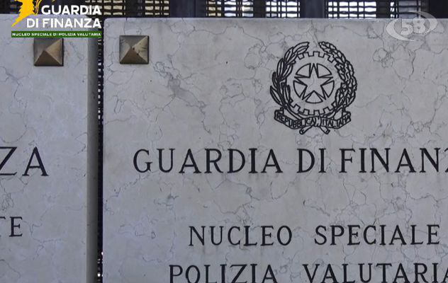 Truffe tramite sms, email e telefono: svuotavano i conti correnti delle ignare vittime. Maxi operazione di Finanza e Dda di Napoli/VIDEO