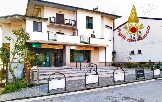 A Vallata per esplosione presso sportello bancomat