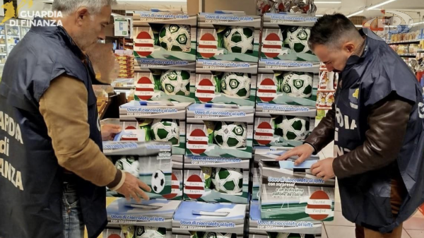 Palloni contraffatti dell’Avellino Calcio: sequestri e denunce 