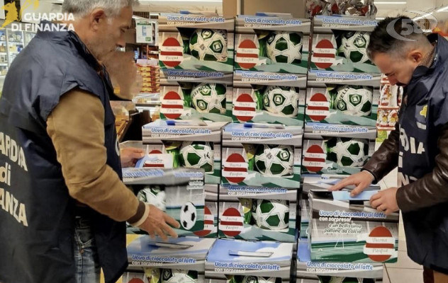 Palloni contraffatti dell’Avellino Calcio: sequestri e denunce 