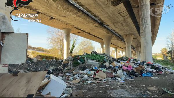 Controlli nel campo nomadi, sequestrati 21 veicoli. Autista del carro attrezzi aggredito con una chiave inglese: arrestato/VIDEO