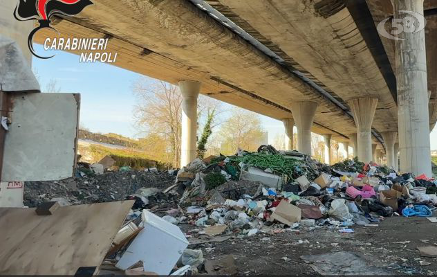 Controlli nel campo nomadi, sequestrati 21 veicoli. Autista del carro attrezzi aggredito con una chiave inglese: arrestato/VIDEO