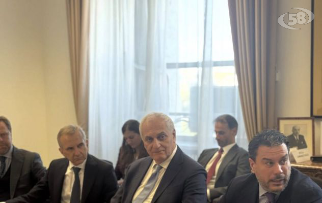 Crisi Stretto di Hormuz, Caputo convoca il tavolo alla Farnesina per tutelare l'export e il made in Italy