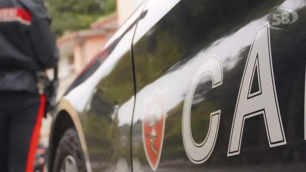 Paura nella notte, aggredisce la fidanzata e minaccia di far esplodere casa: arrestato 23enne 
