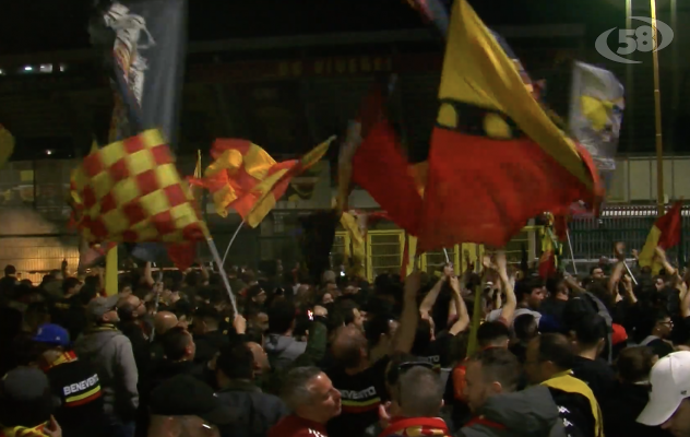 Il Benevento torna in B, esplode la gioia: festa grande in città /VIDEO