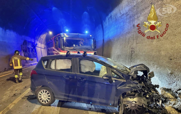 Incidente Galleria Solofra, tre feriti e traffico bloccato
