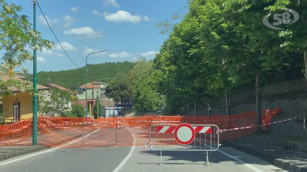 Ariano, frana costone: chiusa Via Nazionale