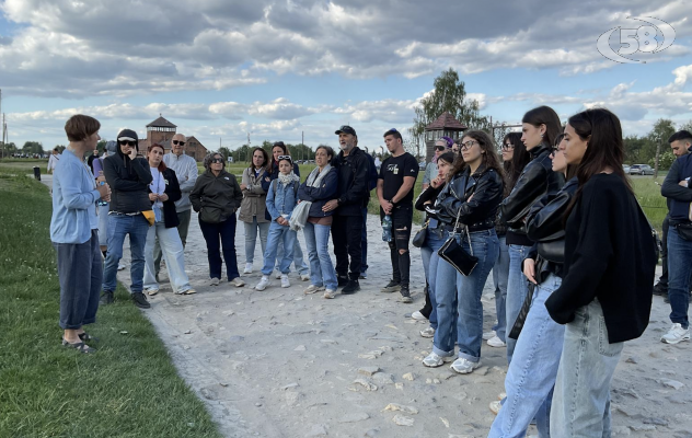 "Viaggio della Memoria" a Cracovia:  gli studenti del "Ruggero II" tra Auschwitz e il capolavoro di Leonardo