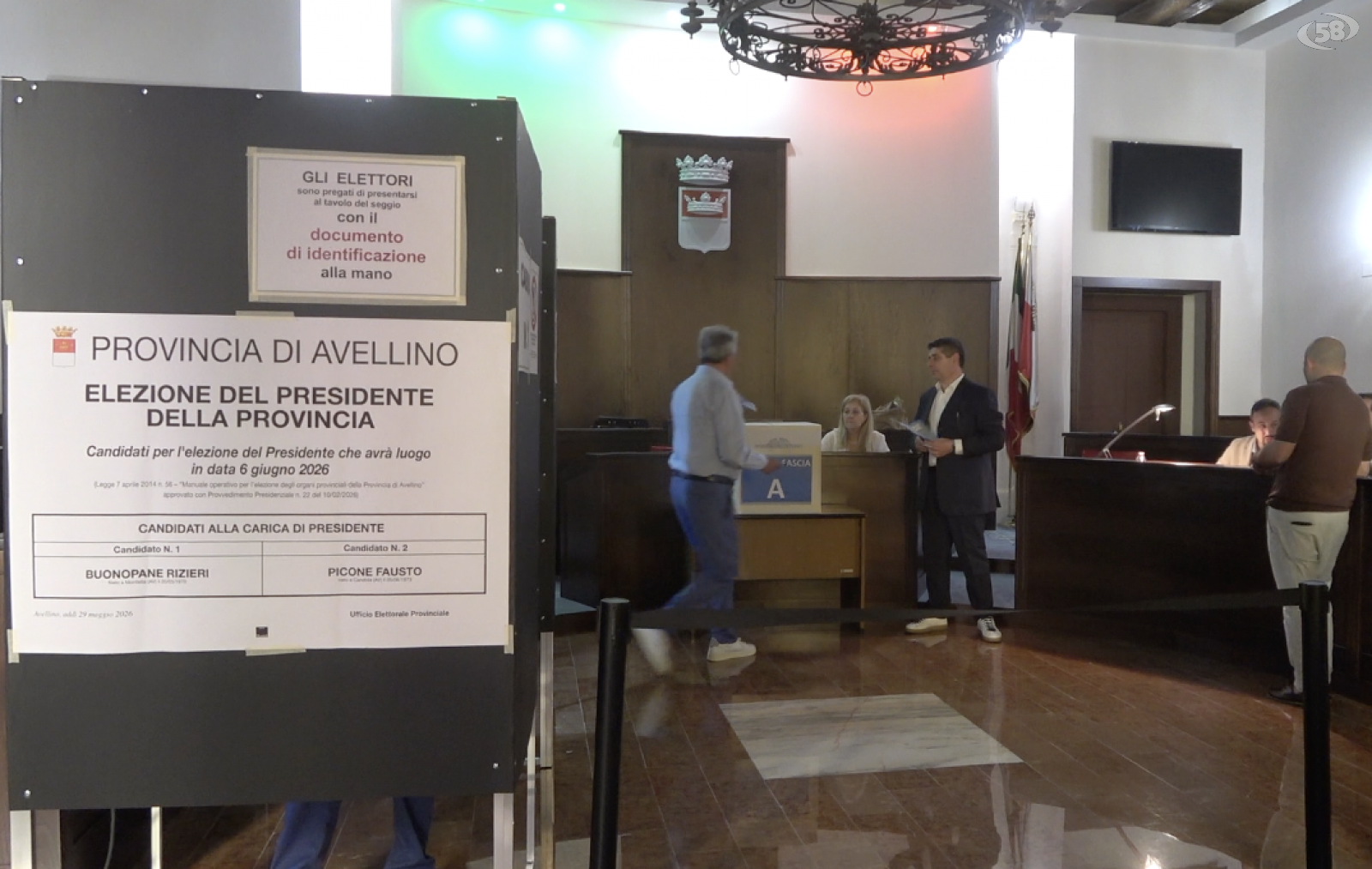 Provinciali, seggi aperti: sfida Buonopane-Picone