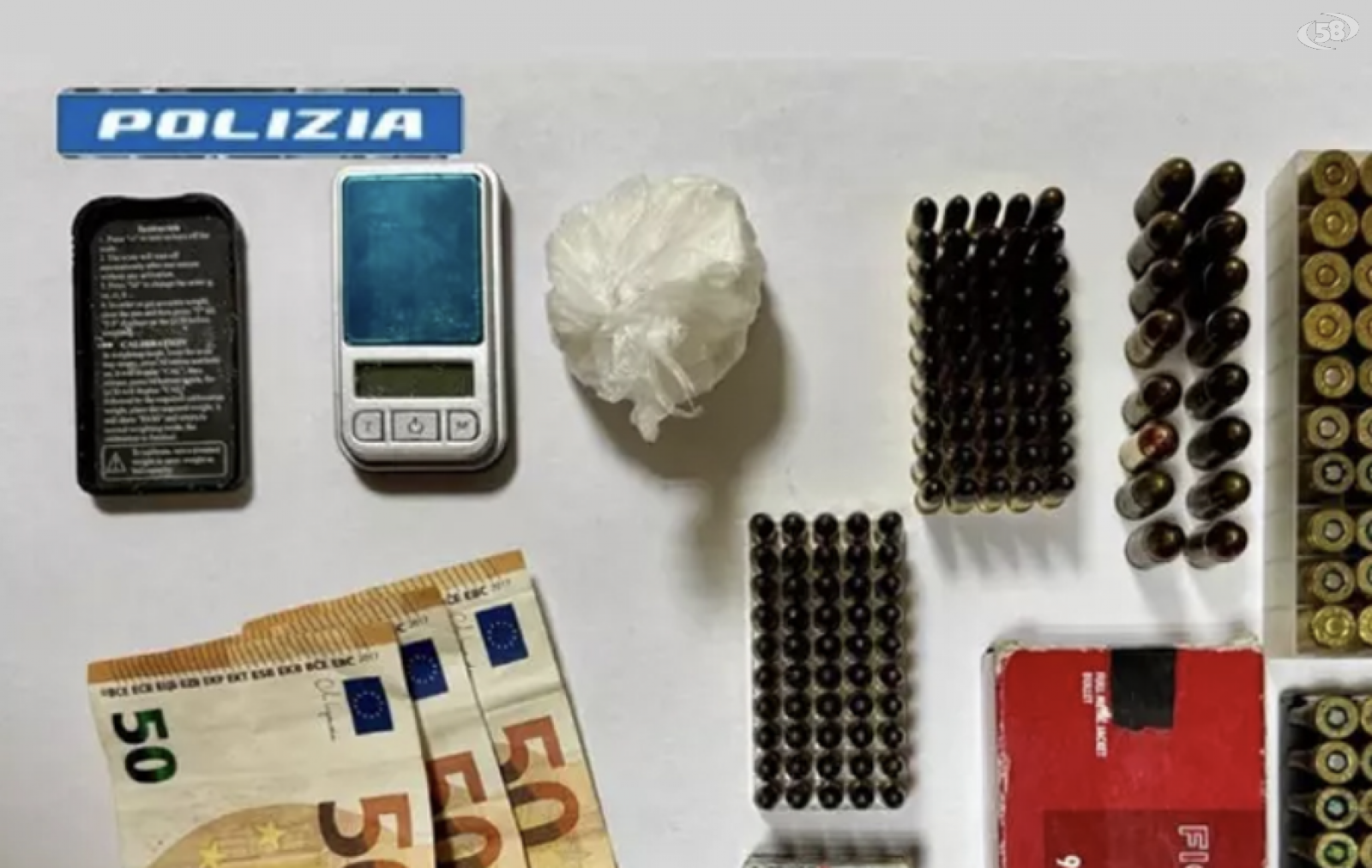 Cocaina e oltre 200 proiettili nascosti in auto: arrestato 36enne