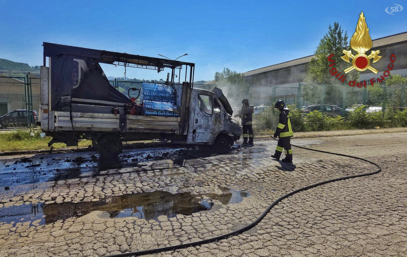 Pianodardine, furgone in fiamme: disagi al traffico