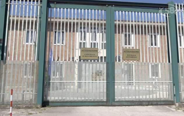 Carcere di Avellino, sequestrati droga e smartphone
