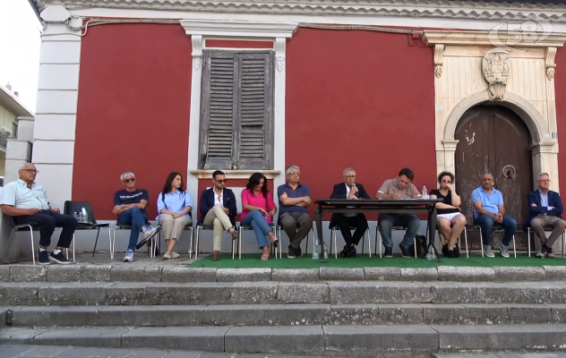 Sturno ribadisce il NO all'antenna: consiglio comunale straordinario in Piazza Aufiero