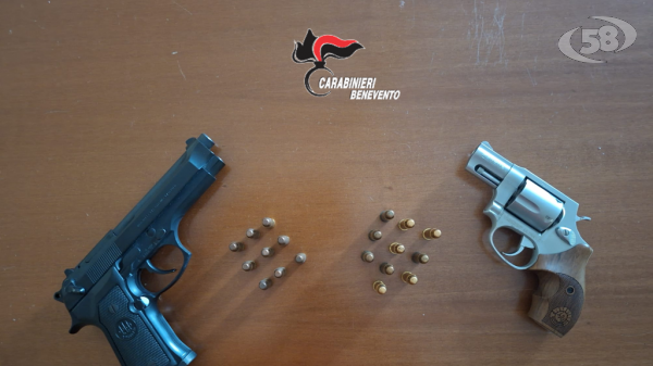 Detenzione illegale di due pistole di grosso calibro, arrestato