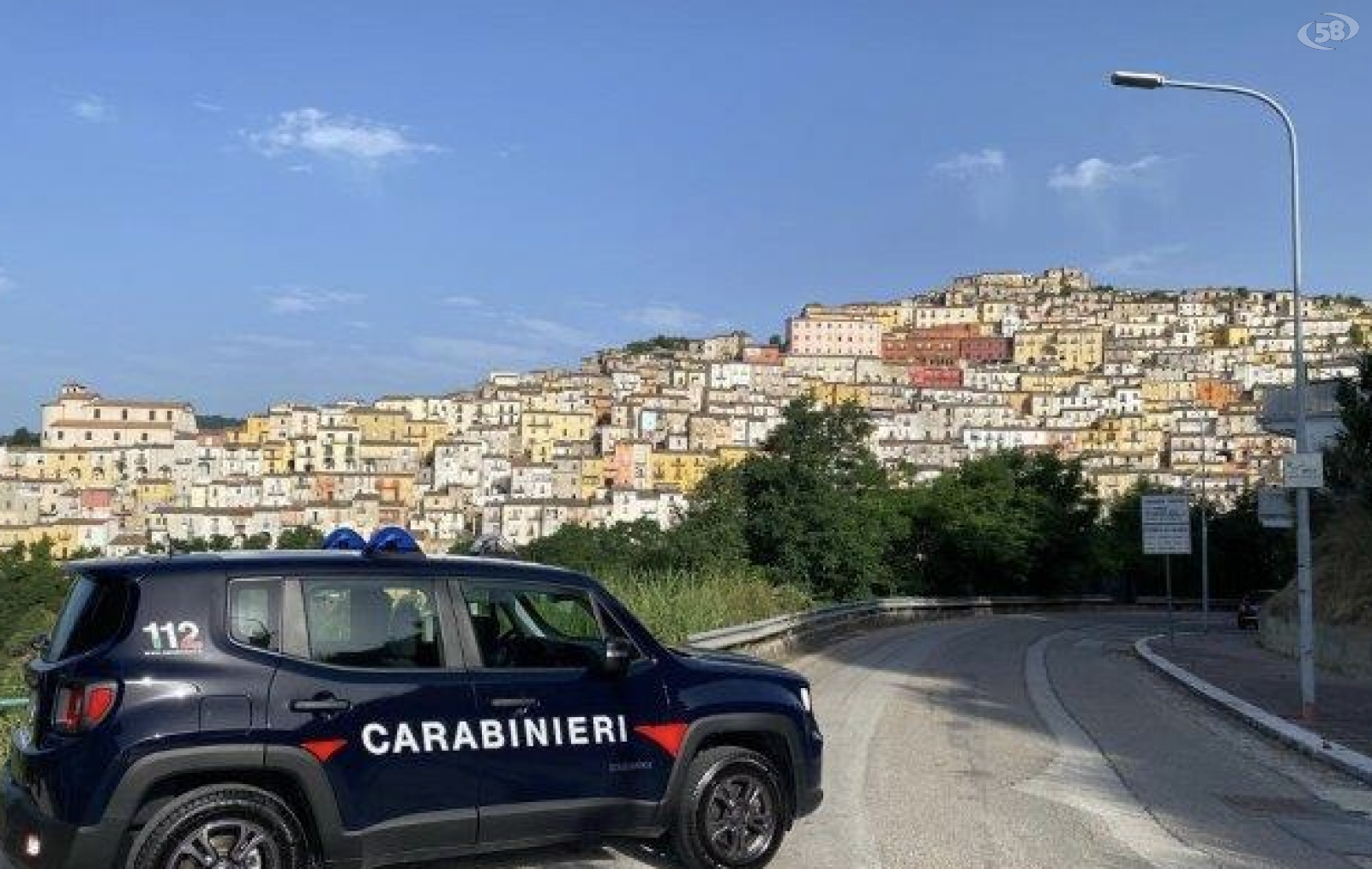 Uso di Sostanze Stupefacenti e Porto Abusivo di strumenti atti ad offendere: i Carabinieri denunciano un 29enne