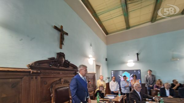 Provincia, il presidente Nino Lombardi si insedia. Mastella: "Un ottimo erede. La politica sappia ascoltare i territori"