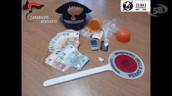 Controlli anti droga a casa di un 47enne, scovata cocaina nascosta nella lavatrice