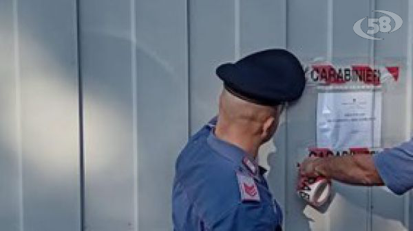 Blitz in un terreno agricolo, i Carabinieri sequestrano l’area con rifiuti e allevamento avicolo: sanzioni per oltre 5mila