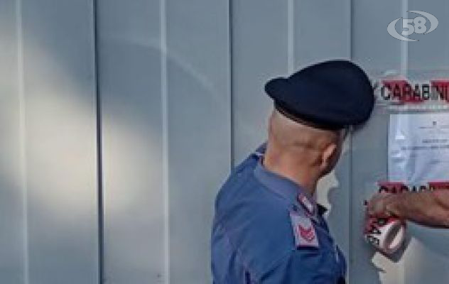 Blitz in un terreno agricolo, i Carabinieri sequestrano l’area con rifiuti e allevamento avicolo: sanzioni per oltre 5mila