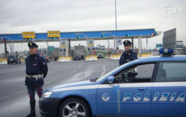 Posti di blocco con finti poliziotti: sgominati dalla stradale